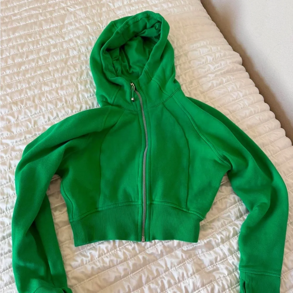 Lululemon Scuba Full-Zip Hoodie  Green , Size 6 great conditions